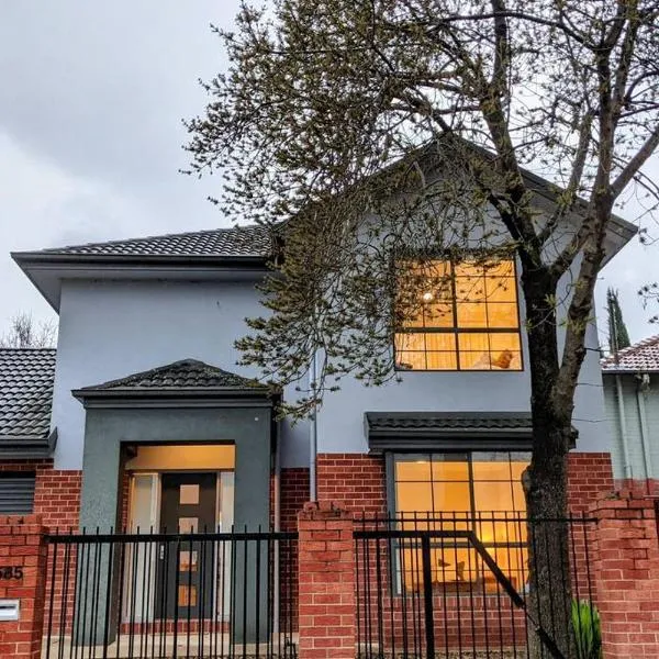 Central 3 bedroom, 2 bath home, hotell sihtkohas Albury