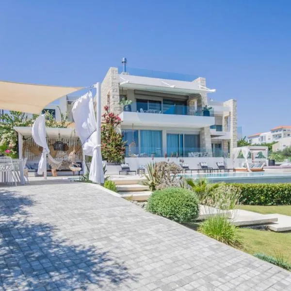Made of Blue luxury suites collection, hotel in Rethimnon