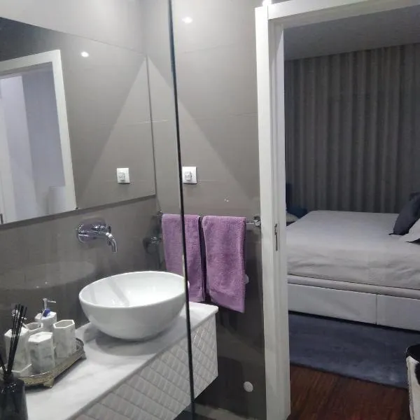 Luxury 3 Bedroom Penthouse With Private Garage, hotel en Braga