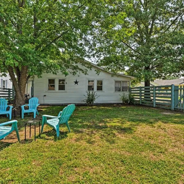 The Blue Crab Cottage - 3 Blocks From The Beach!, hotel v destinaci Colonial Beach