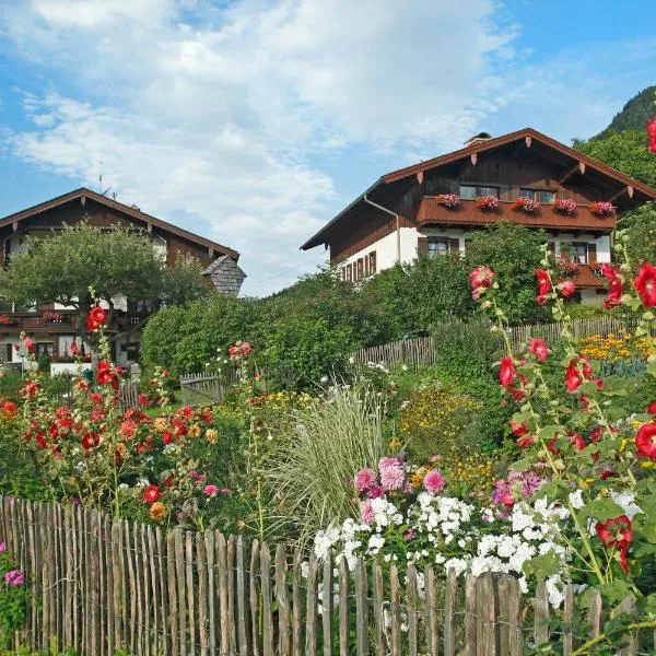Gästehaus Koyerbauer Boardinghouse, hotel v destinaci Aschau im Chiemgau
