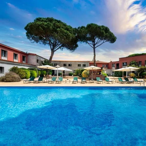 Salles Hotel Aeroport de Girona, hotel v destinaci Riudellots de la Selva