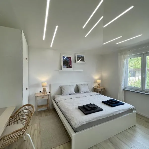 Lambda Holiday Apartments، فندق في جيسينتسي