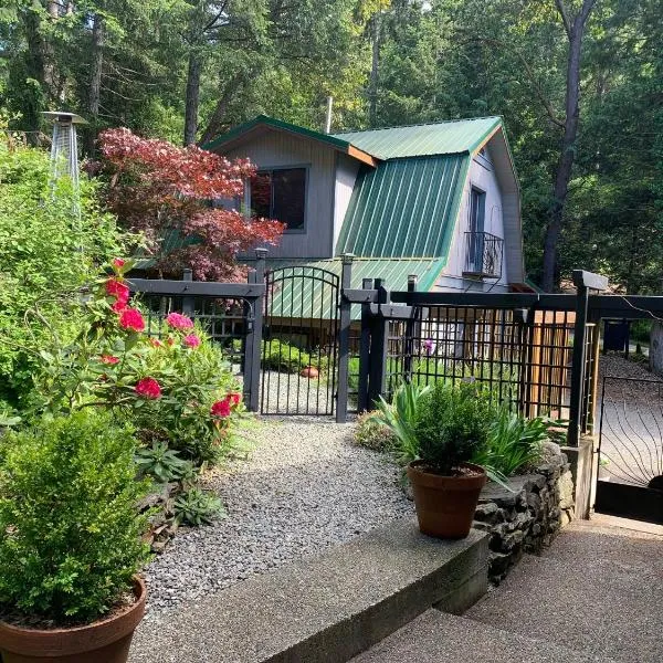 Salt Spring Carriage House B&B, hotel v destinaci Ganges