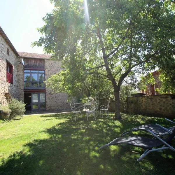 Gîte Saint-Beauzire, 4 pièces, 6 personnes - FR-1-582-210, hotelli kohteessa Saint-Beauzire