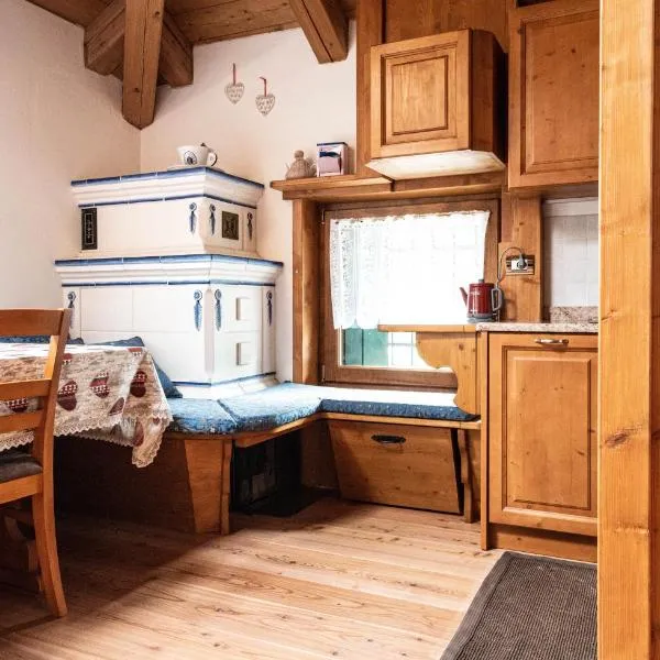 Mansarda 4 posti letto in Villa a Borca di Cadore, hotel in Villanova
