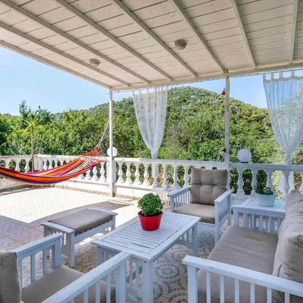 Konstantina Yard Studio, hotel v destinaci Stafylos