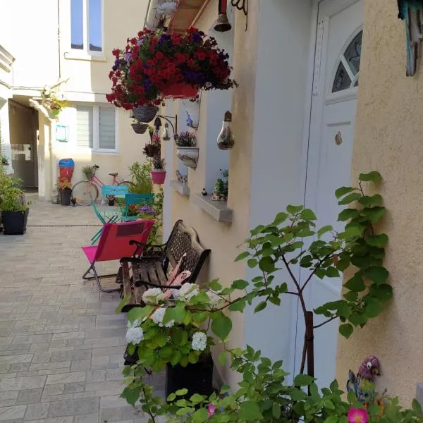 Les Coquelicots, hotel in Montrouge