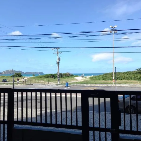 Apto 04 qtos, aconchegante, localizado em prédio frente Praia do Forte