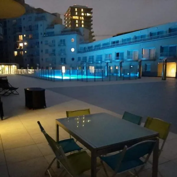 Appartement "Zeezicht 002", hotel in Oostende