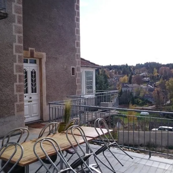 CHEZ TANTE SOLY, hotel v destinaci Le Chambon-sur-Lignon