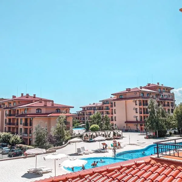 SUNNY Star Dreams CONDO w PRIME LOCATION, POOL, SEA VIEW, hotel in Sveti Vlas