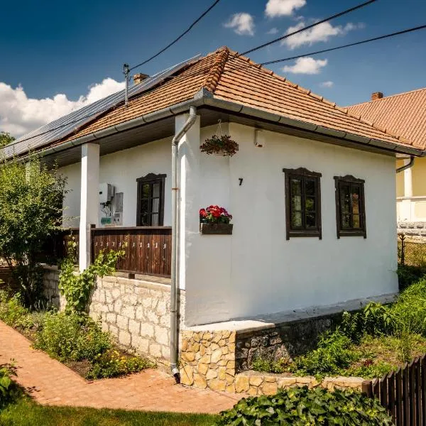 Main Road Seven Vendégház – hotel w mieście Füzérradvány