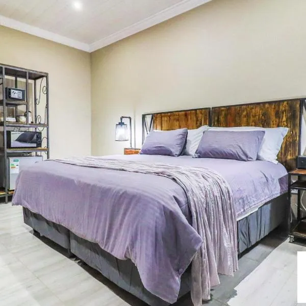 42 Upon Williams Guesthouse, hotell sihtkohas Klerksdorp