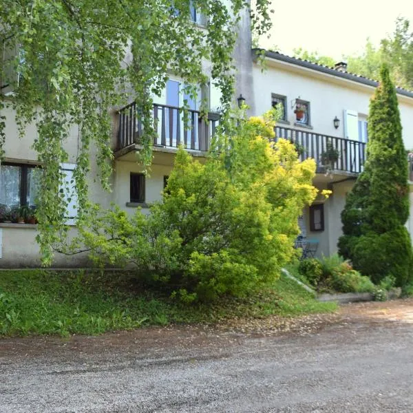 Chambres d'Hôtes L'Orée des Bois, hotel v destinácii Lacrouzette