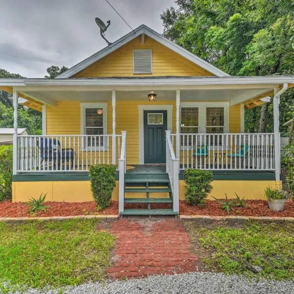 Family Home Walk to Downtown and Stetson Univ!, hotel in DeLand