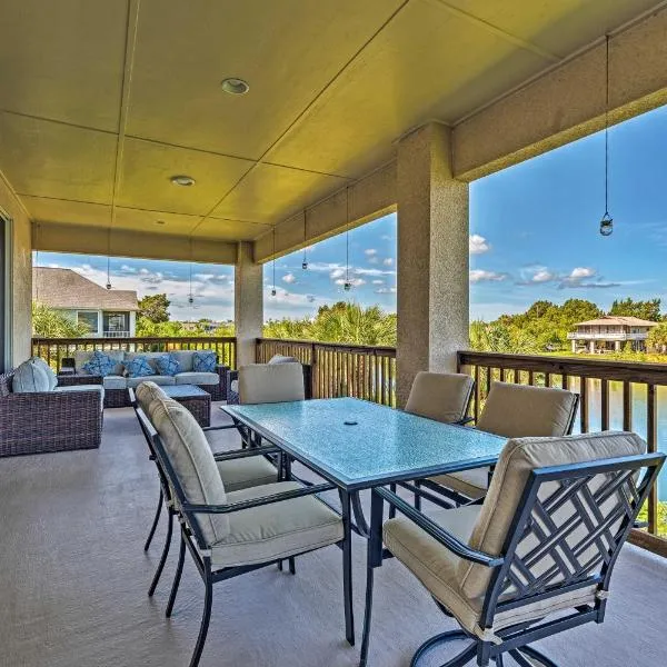 Bright Bayfront Home Less Than 2 Mi to Hernando Beach!, hotel in Hernando Beach