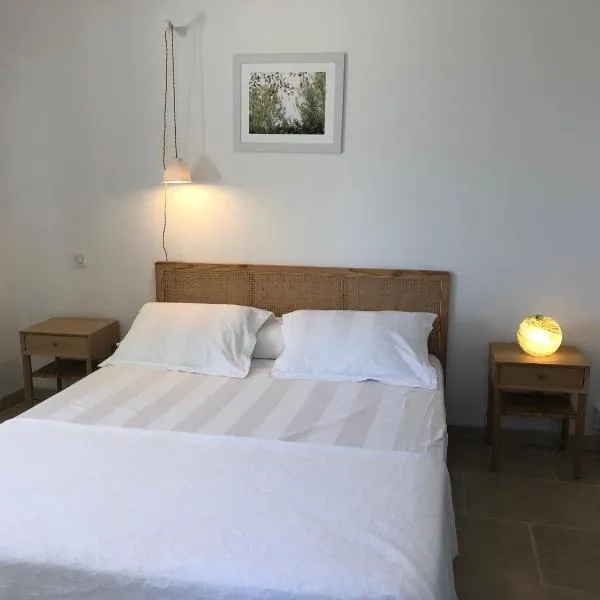 Chambre hôtes Les Garrigues CUCURON, hotel in Cucuron
