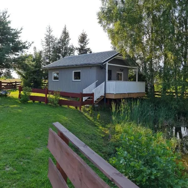 Domek nad stawem, hotel in Barłomino