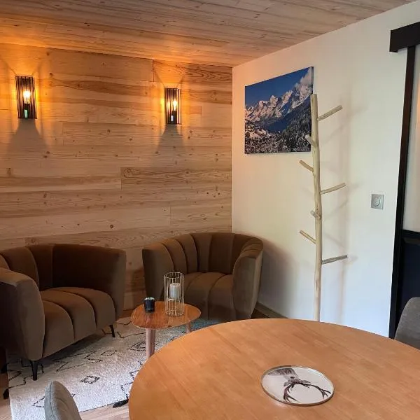 Le chalet des rêves - La Roche Blanche、Entremontのホテル