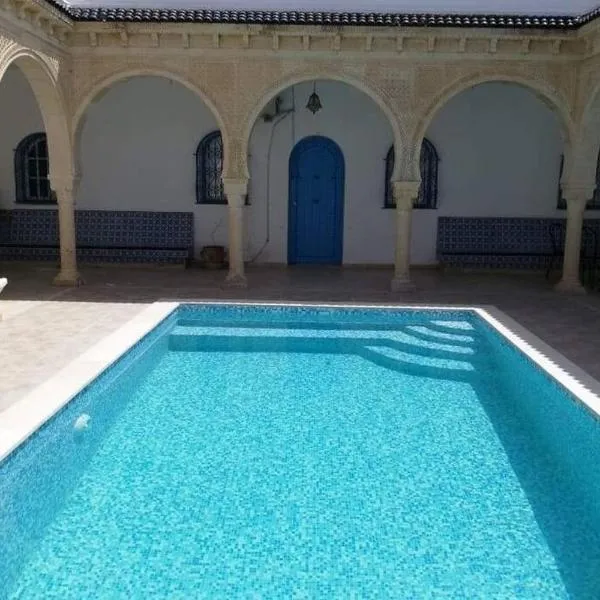 Maison typiques (houche) avec piscine, hotel v destinaci Houmt Souk