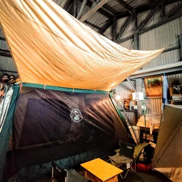 静かに過ごす室内テント Staying quietly indoor tent, hotel v destinaci Takashima