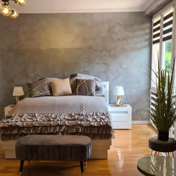 Apartament DeLuxe 2, hotel in Oświęcim