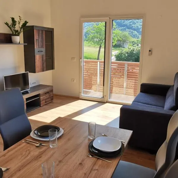 Apartmaji Tmaynka, hotel in Tolmin