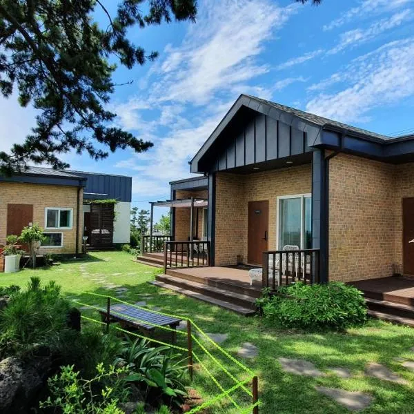 Wind Jeju Cafe & Pension, hotel a Seogwipo