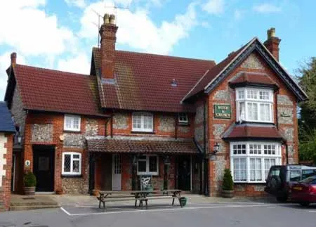 The Rose & Crown, hotell i Bulford