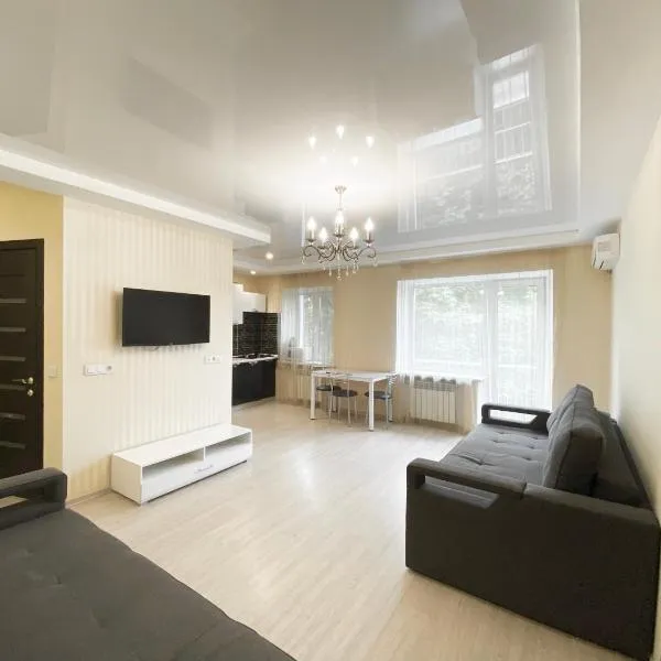 Spacious 1-bedroom near Most City Center, hotel a Dnipro