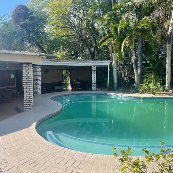 Rosscos Lodge, hotel in Phalaborwa