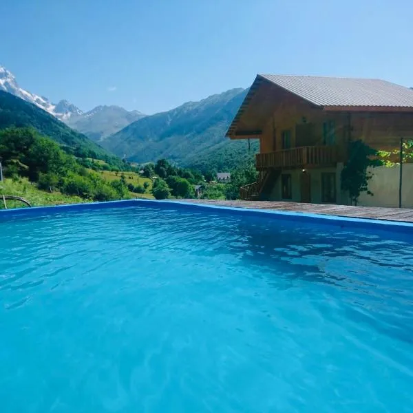 Guesthouse Dolra Svaneti: Priyut Babash şehrinde bir otel