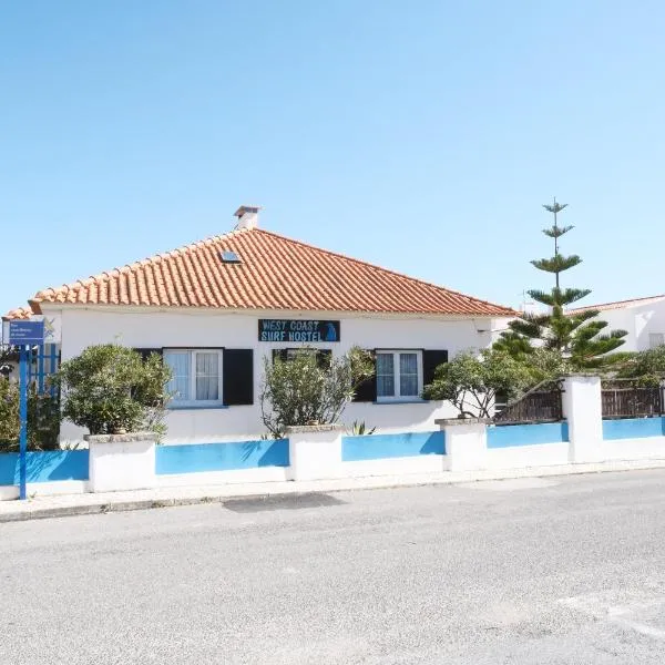 West Coast Surf Hostel, hotel in Areia Branca