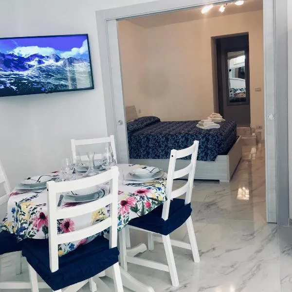The Cove 1.3km from beach, hotel v destinaci Formia