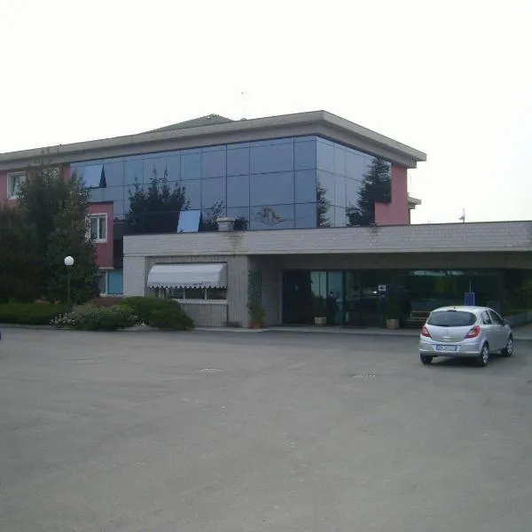 Art & Hotel Treviolo, hotel v destinaci Treviolo
