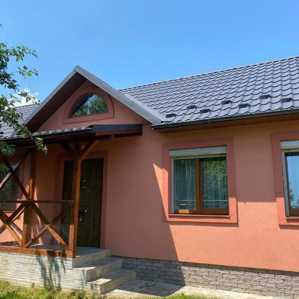 Котедж GLORIA будинок повністю, hotel u gradu Jaremče