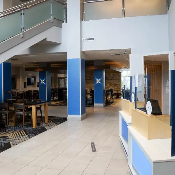 Holiday Inn Express & Suites - Aurora Medical Campus by IHG, hotel in Aurora