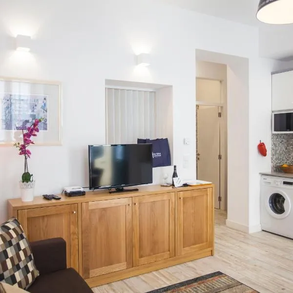 024 C - Lisbon Tiles House