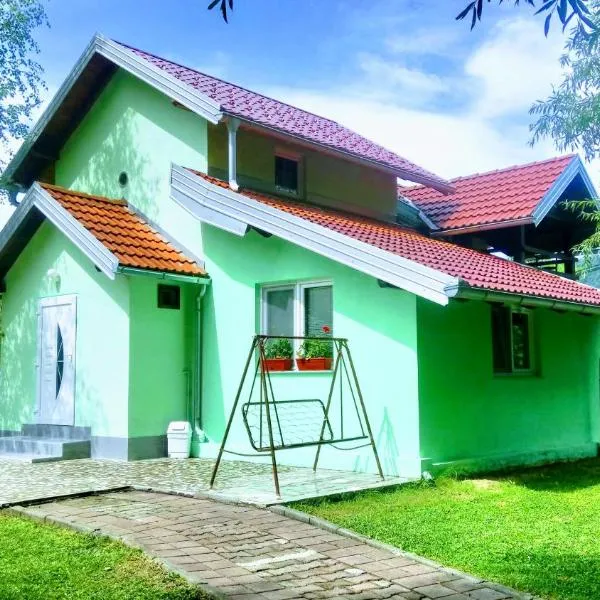 Kuca Delić, hotel en Račić