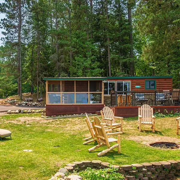 Pequot Lakes Cabin with Dock Nestled on Loon Lake!, hotell i Breezy Point