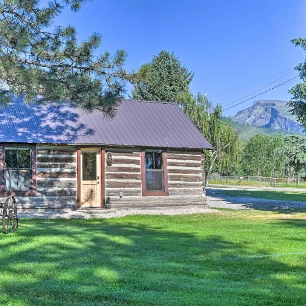 Montana Retreat Original Hamilton Log Cabin!, hotell i Hamilton