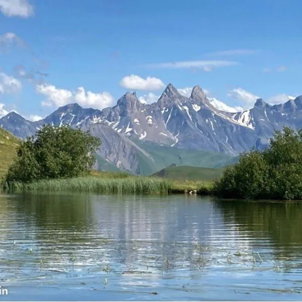 Les sybelles، فندق في La Chal