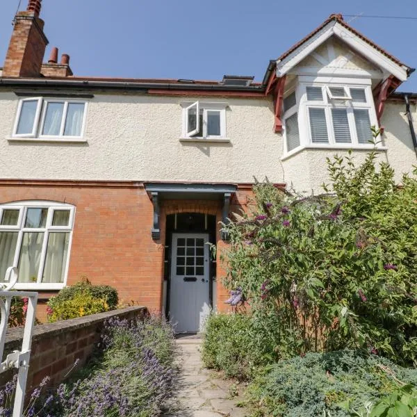 Summer House on Albany Road