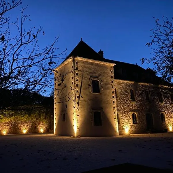 Domaine de Cazal - Chambres d'Hôtes avec piscine au cœur de 26 hectares de nature préservée、サン・シプリアンのホテル