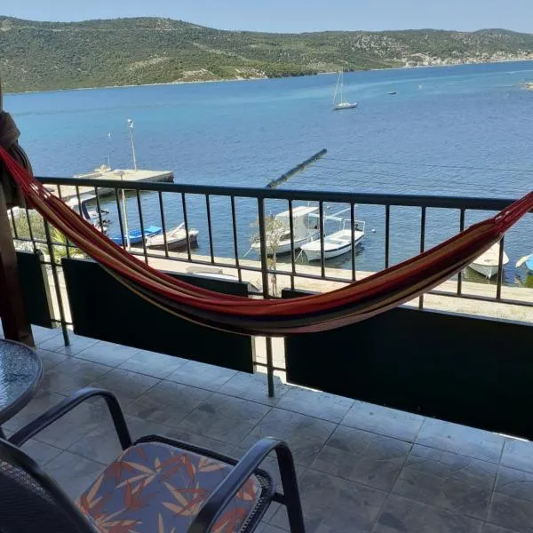 Sea View Apartment Sunrise Poljica & Blue Lagoon Rent A Boat, hotel v Poljici