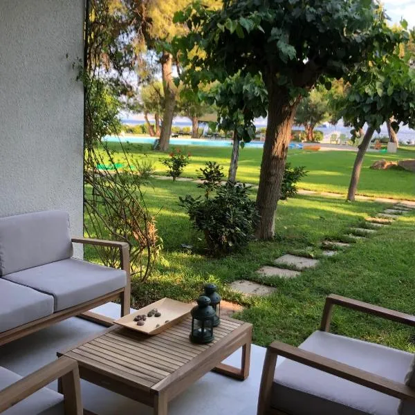 Ανεμπόδιστη Θέα με Κήπο και Πισίνα, hotell i Agioi Theodoroi