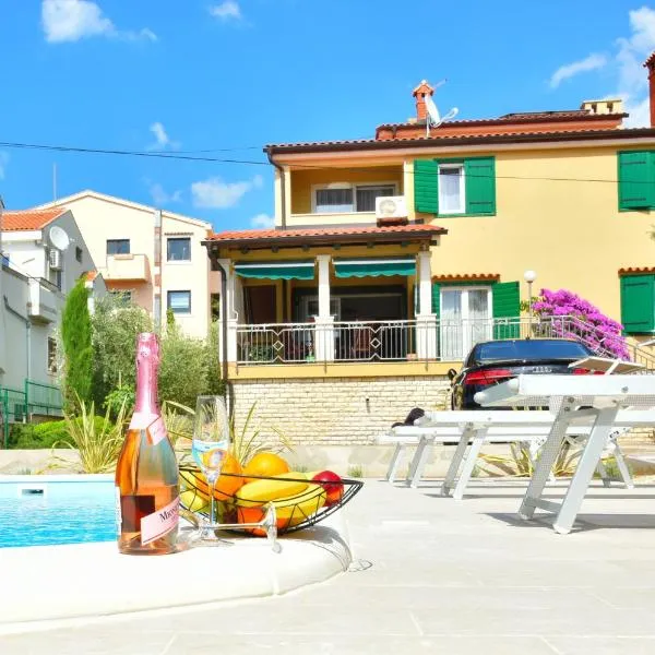 Villa Lux Nina with six bedrooms, private pool, sauna, hotel v destinácii Zadar