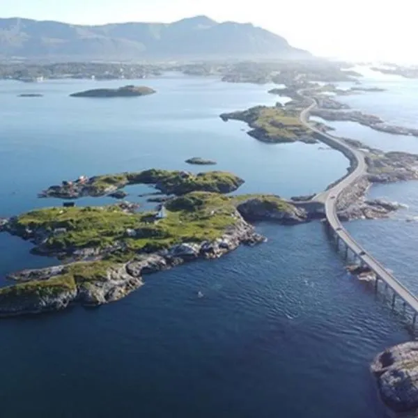 familje ferie hus ved Atlanterhavsveien, hotel v destinaci Karvåg
