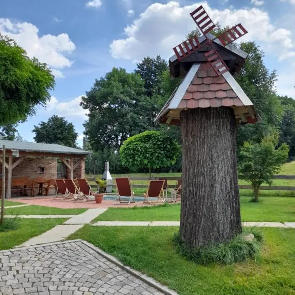 Ferienhaus auf einer Ebene mit eigenem Garten, Sommerpool und Badefass, hotelli Heinsdorfergrundissa